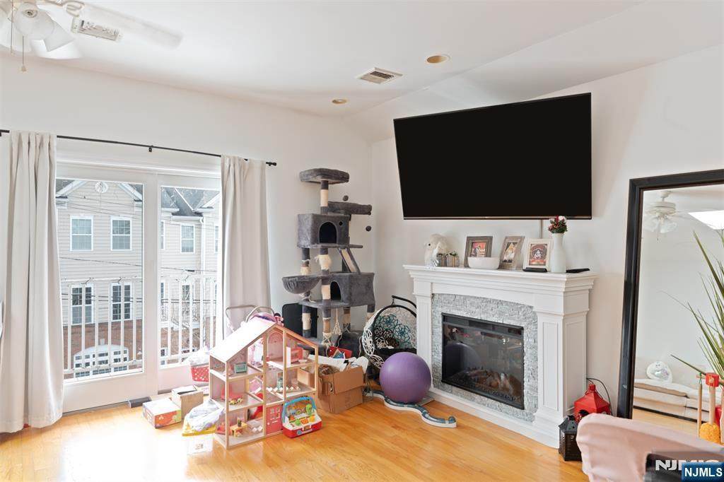 260 Custer - Photo 1