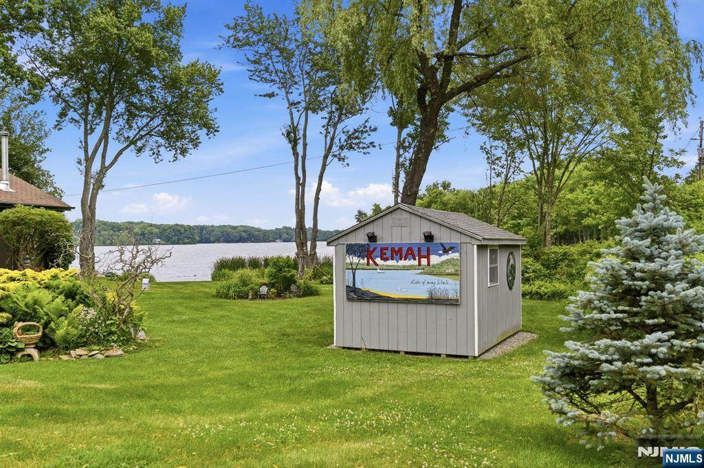 312 Lakeview Drive - Photo 1