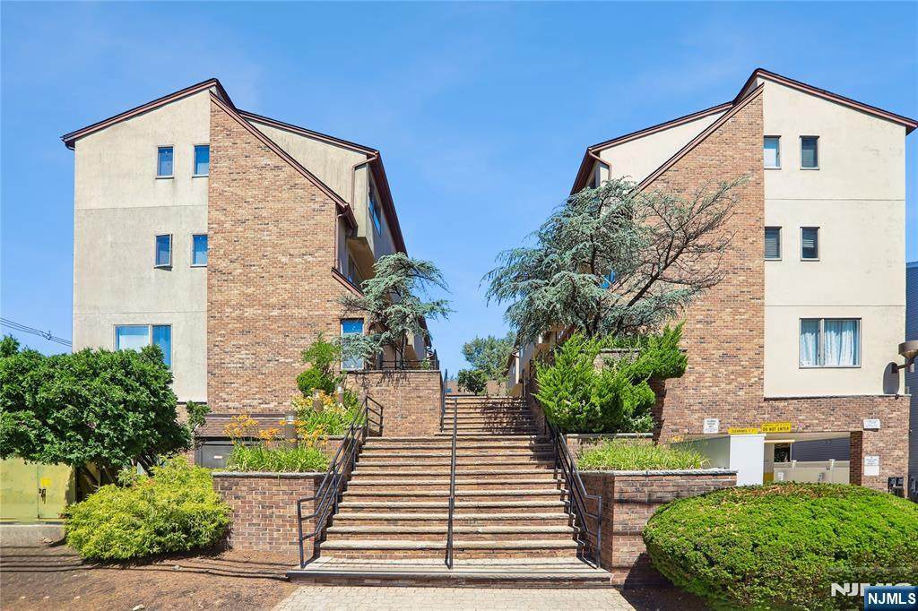 1315 15th Street - Photo 1