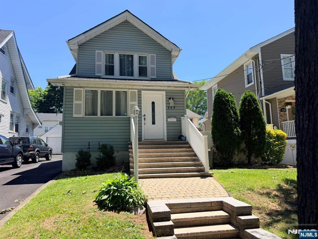 209 Summit - Photo 1