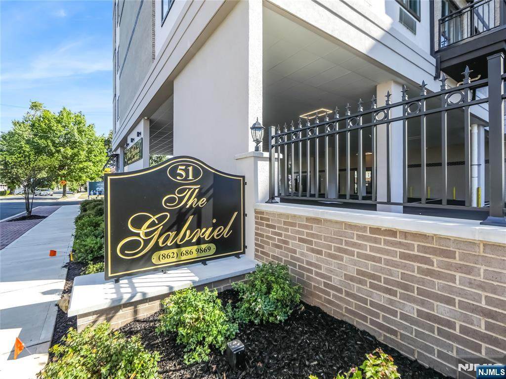 51 Queen Anne - Photo 1