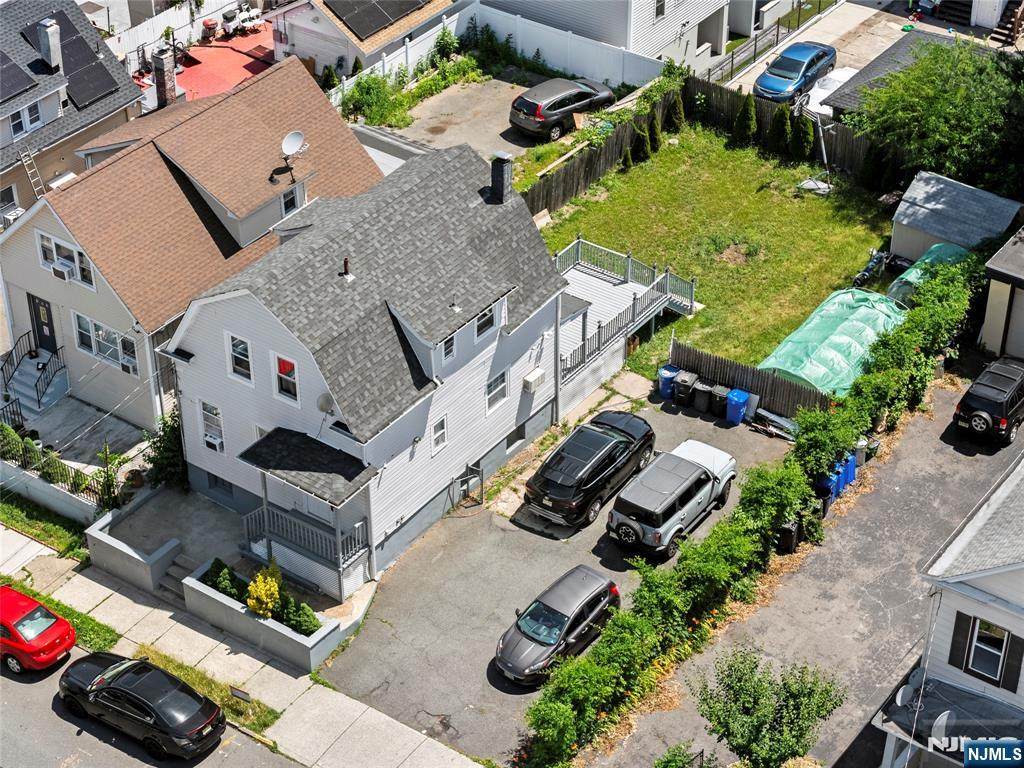 207 24th Street - Photo 1