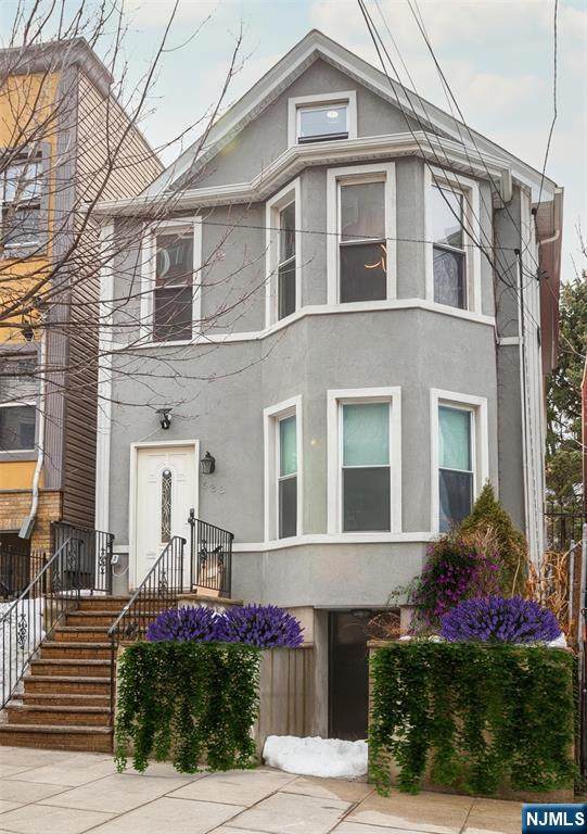 623 38th Street - Photo 1