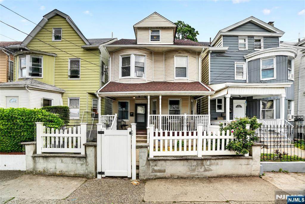 630 Madison Avenue - Photo 1