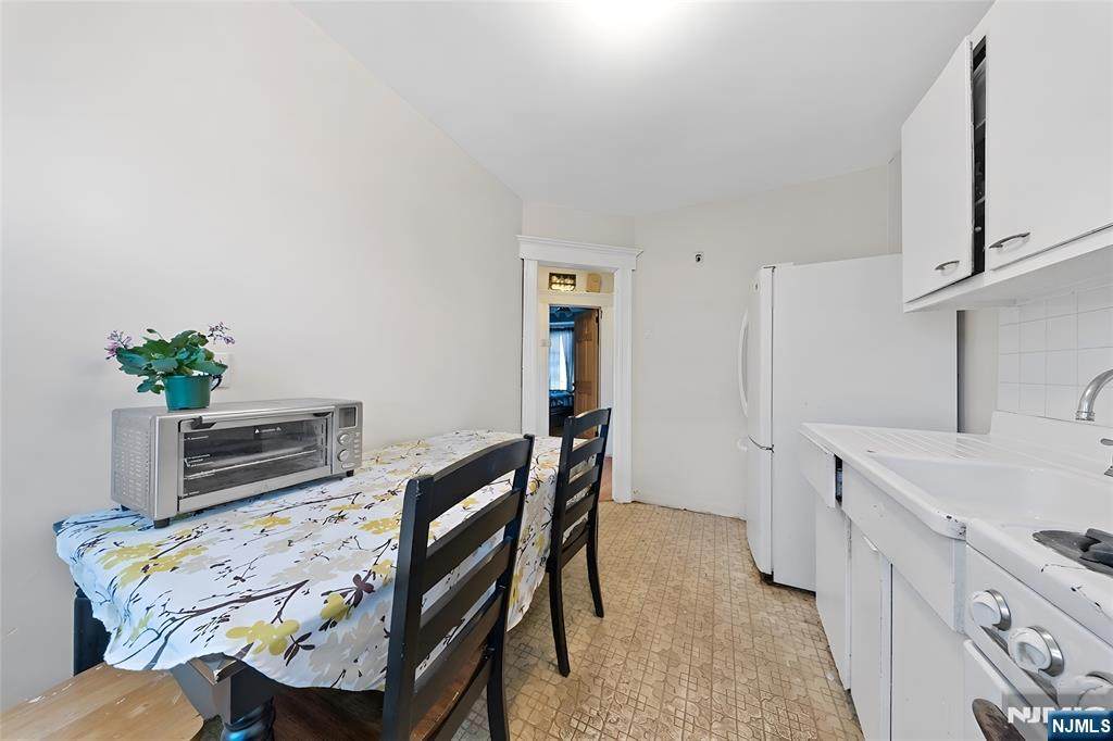 171 Madeline Avenue - Photo 1