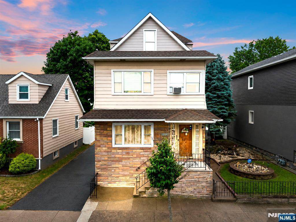 394 Banta Avenue - Photo 1