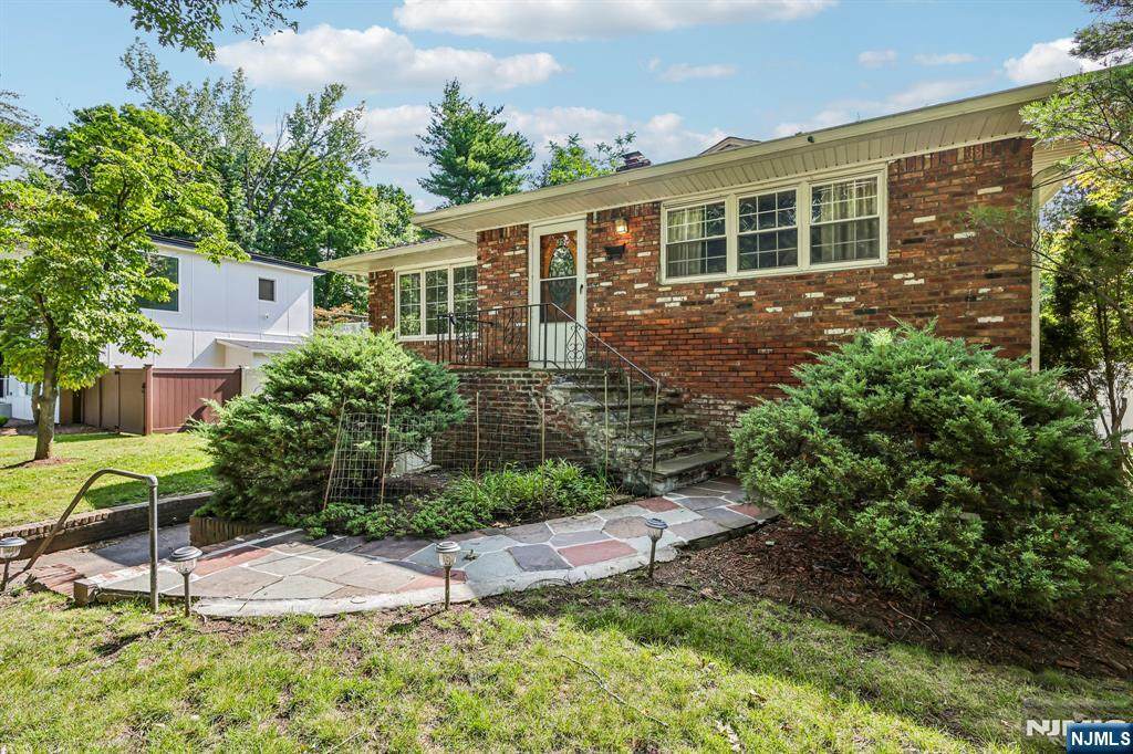 35 Knickerbocker Road - Photo 1