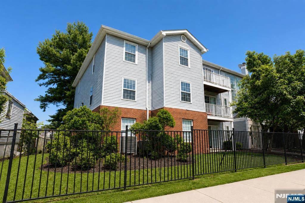 771 Summer Avenue - Photo 1