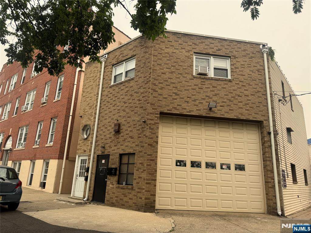 203 Ruby - Photo 1