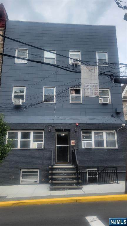 552 38th - Photo 1