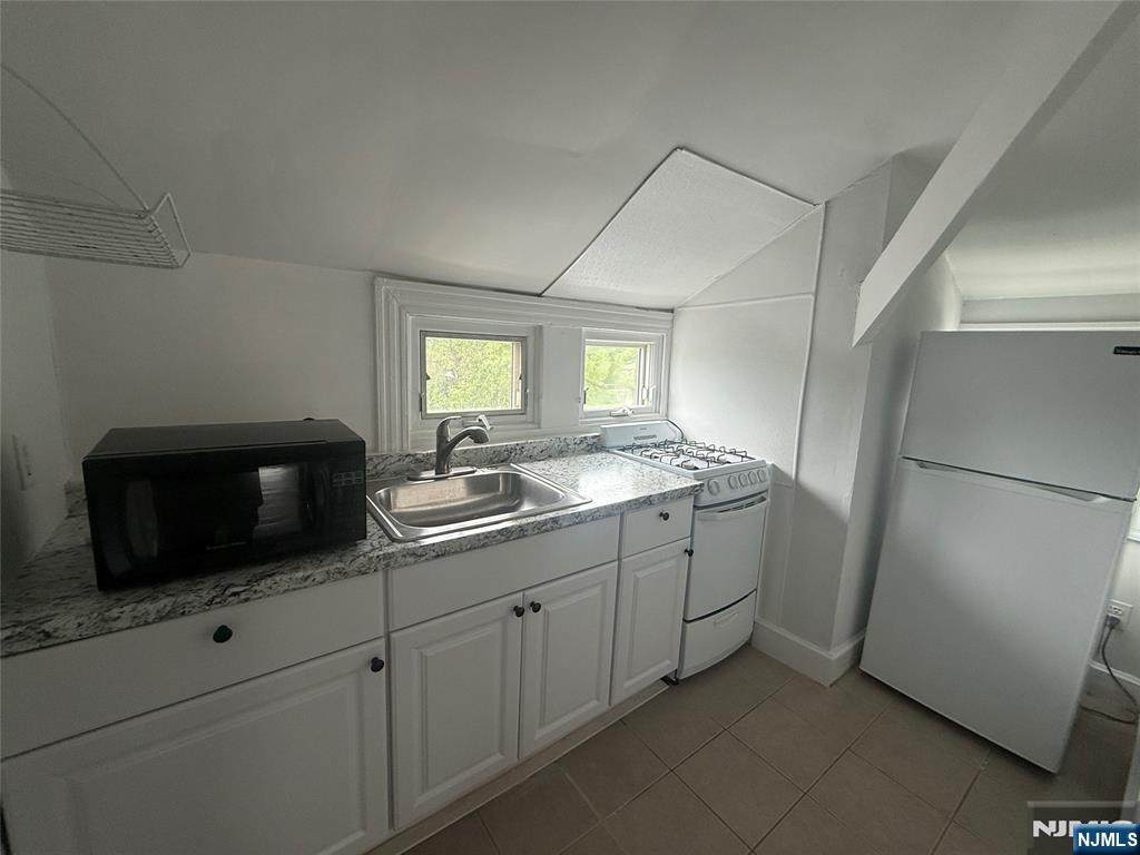 206 Bellevue - Photo 1