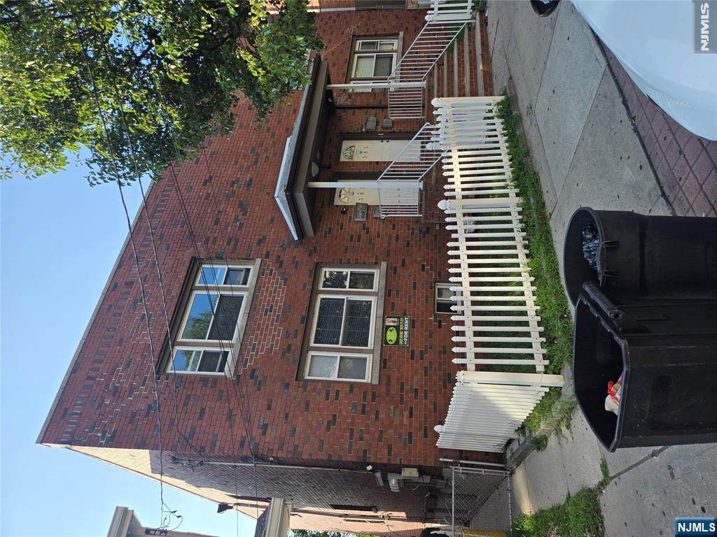 383 Anderson - Photo 1