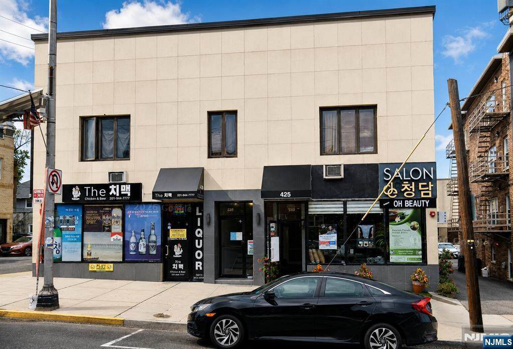 425 Broad Broad Avenue - Photo 1