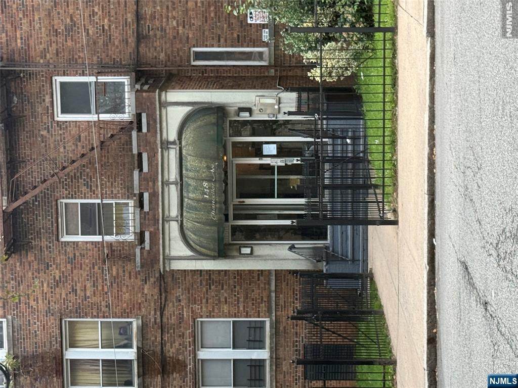 148 Chancellor - Photo 1