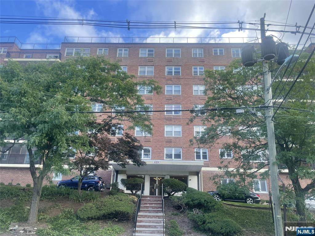 415 Claremont Avenue - Photo 1