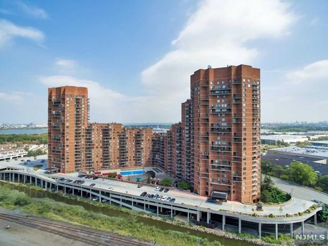 738 Harmon Cove Tower - Photo 1