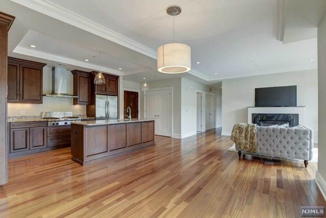 250 Henley Place - Photo 1
