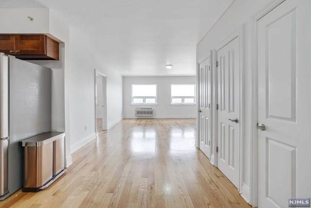 809 22nd Street - Photo 1