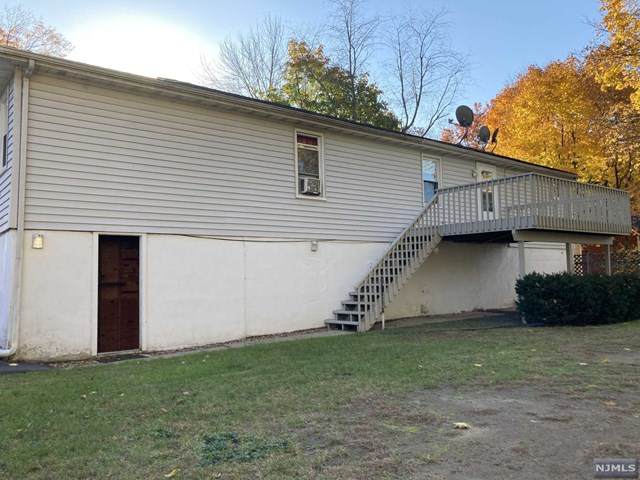 118 Doremus Avenue - Photo 1