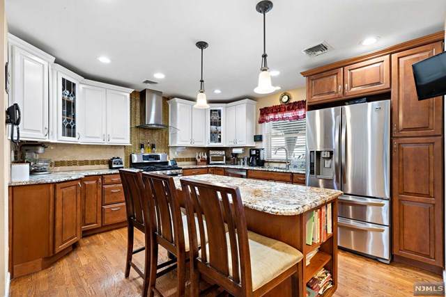 139 Irving Street - Photo 1
