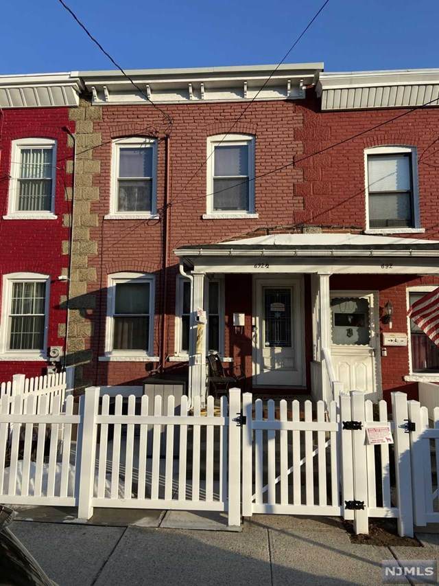 692-1/2 Chestnut Street - Photo 1