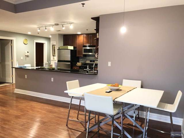515 Gregory Avenue - Photo 1