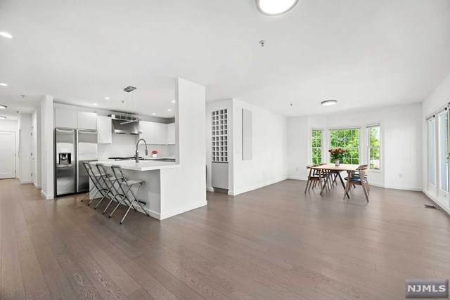 138 The Promenade - Photo 1