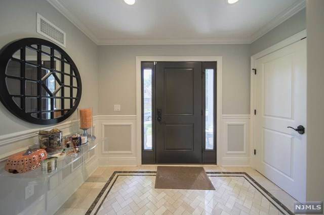 4 Edward Court - Photo 1