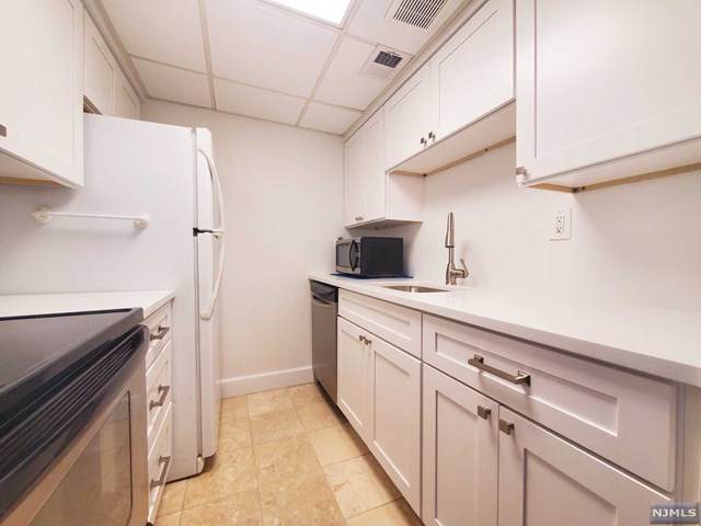 1600 Center Avenue - Photo 1