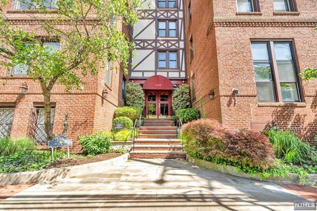 109 Grand Avenue - Photo 1