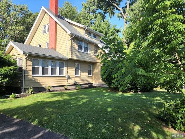 271 Queens Court - Photo 1