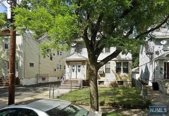 203-205 Hansbury Avenue - Photo 1