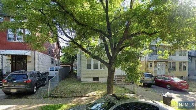 207-209 Hansbury Avenue - Photo 1