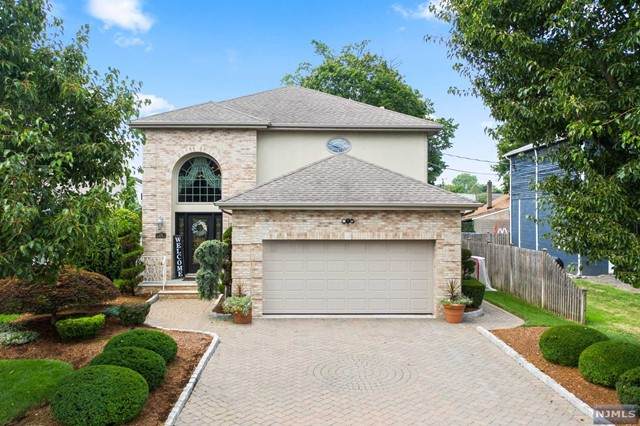 2-32 Grunauer Place - Photo 1