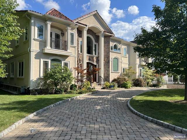 517 Summit Street - Photo 1