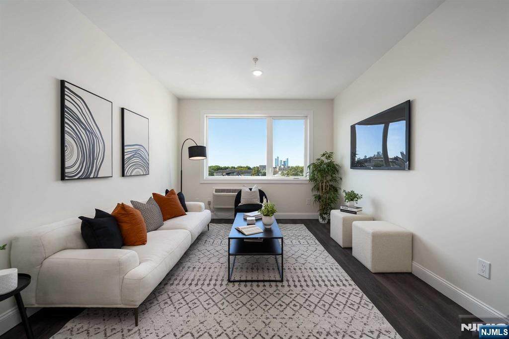 517 7th Street - Photo 1