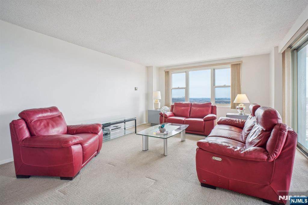 555 North Avenue - Photo 1