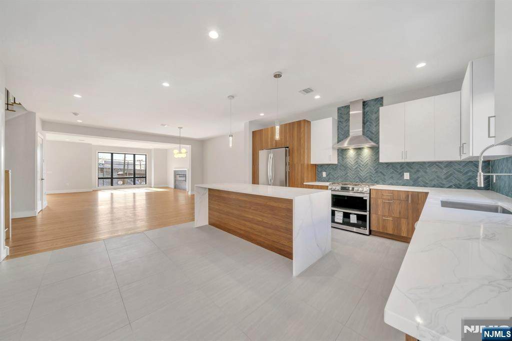 107 Sunset Place - Photo 1