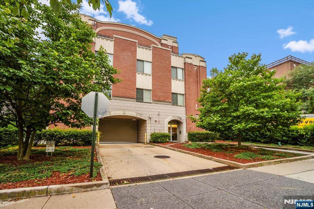 25 Duncan Avenue - Photo 1