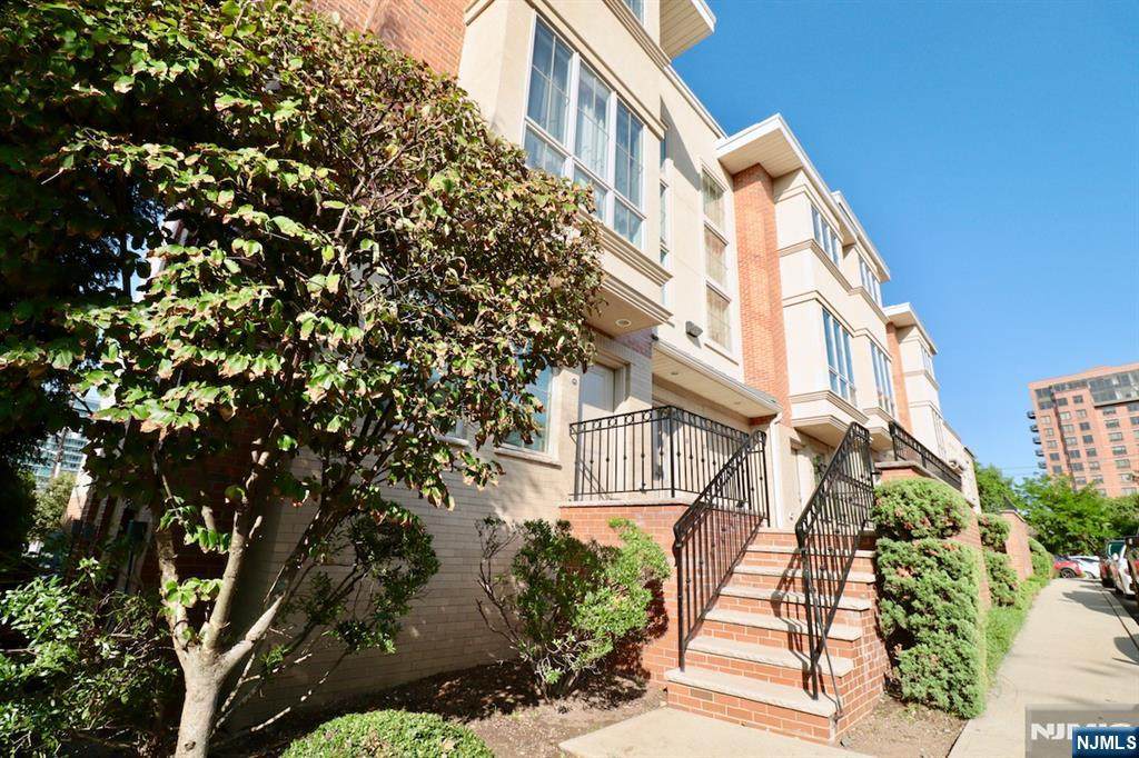 11 Washington - Photo 1