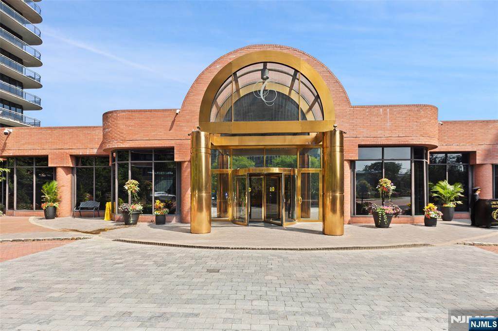 100 Carlyle Drive - Photo 1