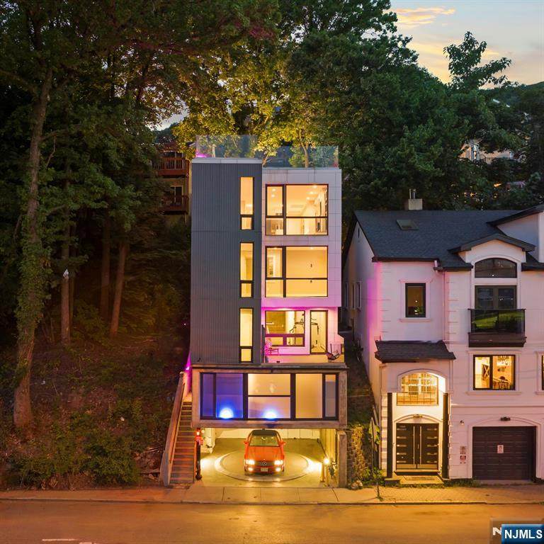 1076 River Road - Photo 1