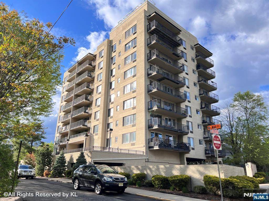 1 Wall Street - Photo 1