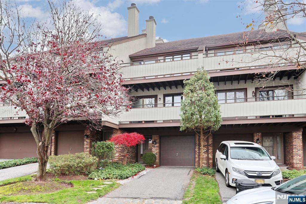 33 Elizabeth - Photo 1