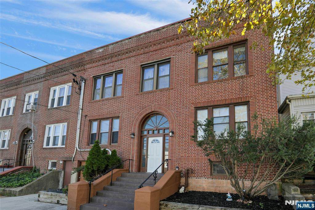 452 Avenue - Photo 1