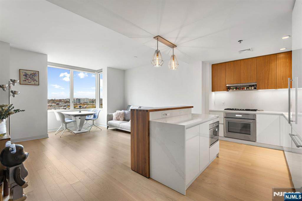 1000 Maxwell Lane - Photo 1