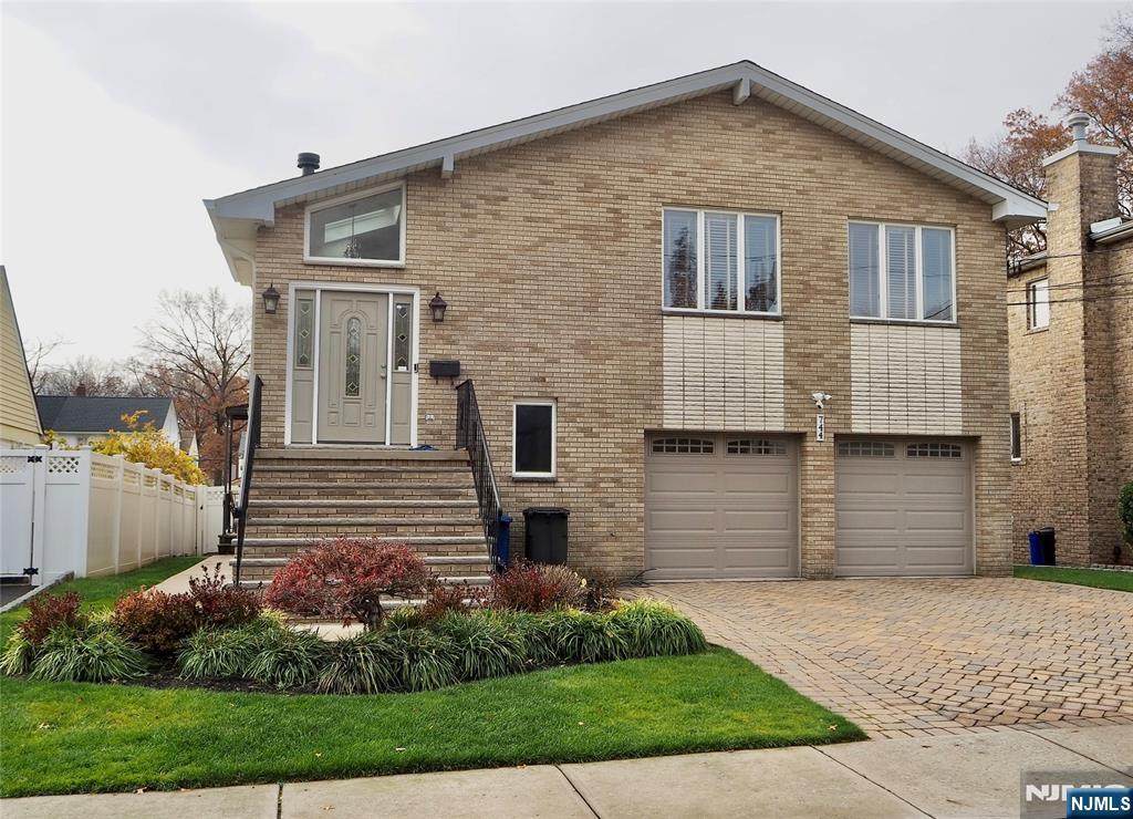 744 Hamilton - Photo 1