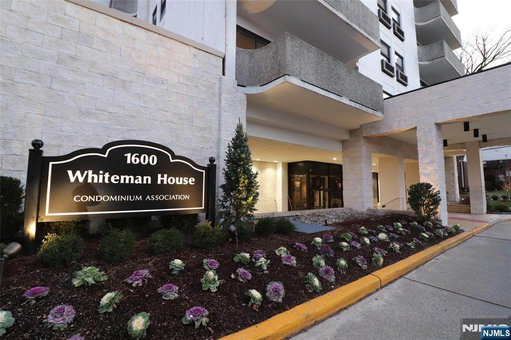 1600 Center - Photo 1