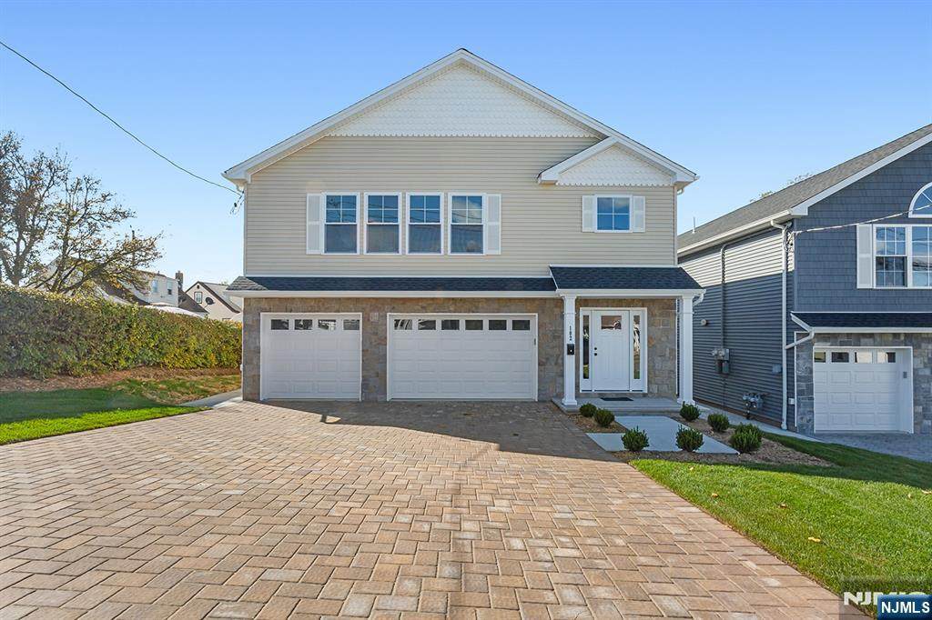 102 Charlton - Photo 1