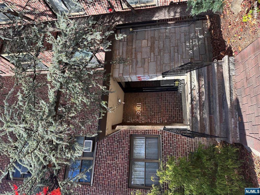 3001 Edwin - Photo 1